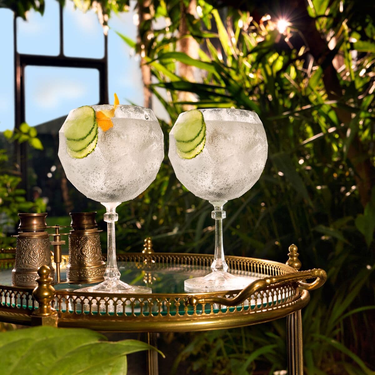 Hendricks Refreshing Encounters Festive 2023_Lifestyle_Hosting_Evaluation_GT_Goblet_US